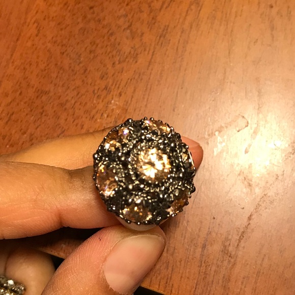 dark metallic and rosy stoned BCBG ring - Picture 6 of 8